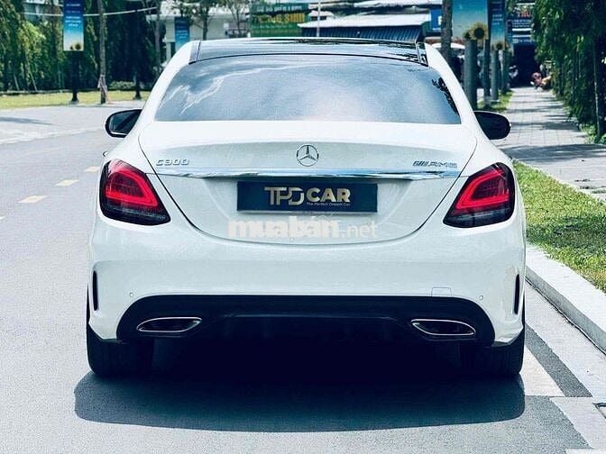 Mercedes-Benz C300 trắng/nâu sx2020