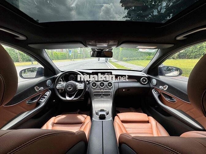 Mercedes-Benz C300 trắng/nâu sx2020