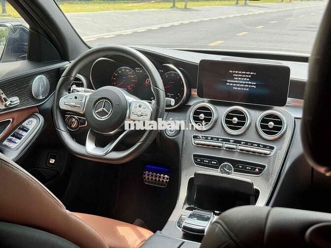Mercedes-Benz C300 trắng/nâu sx2020