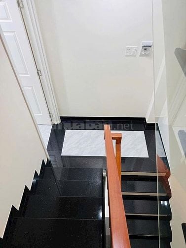 Kẹt tiền bán gấp nhà Huỳnh Tấn Phát. Tân Thuận Đông. Quận 7. 2 tỷ 990.