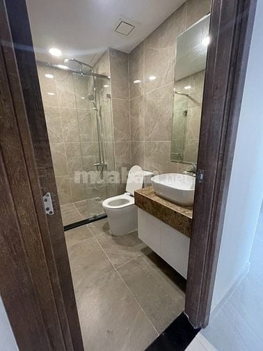Cần bán gấp căn hộ Central Plaza, DT: 60m2, 2PN, 2wc, giá: 3,9 tỷ, SH