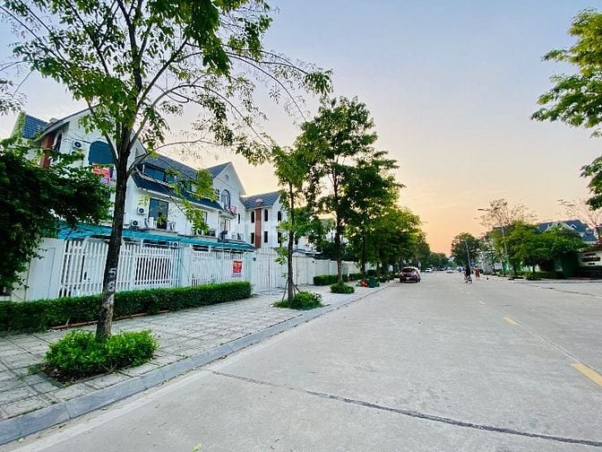 Nhà mới 100%, full đồ, rất đẹp cần cho thuê tại kđt Geleximco