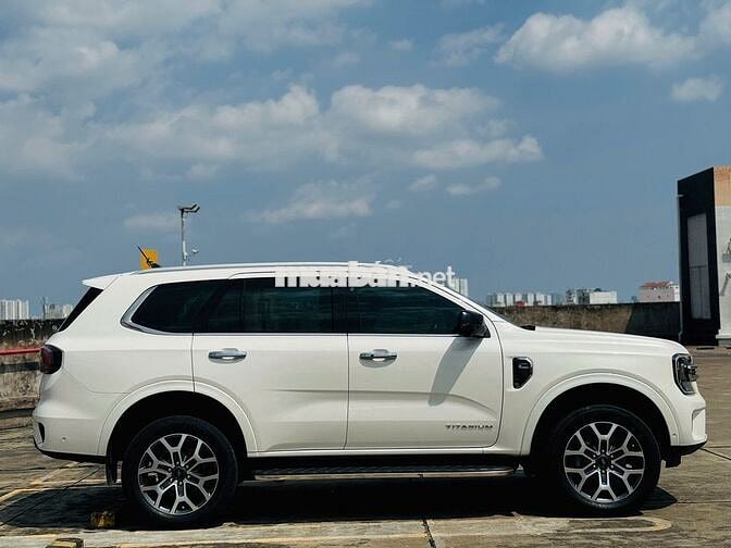 Ford Everest 2023 Titanium 2 Cầu - Xe Lướt Giá Tốt