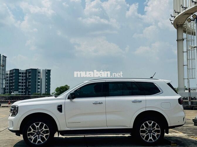 Ford Everest 2023 Titanium 2 Cầu - Xe Lướt Giá Tốt