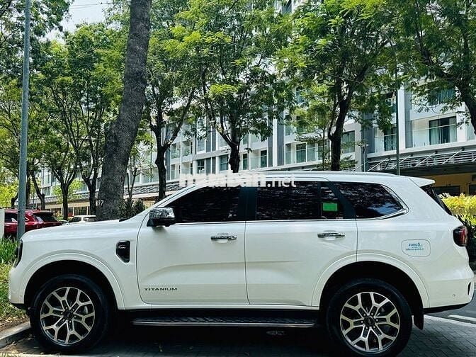 Ford Everest Titanium 2022 2 Cầu - Form Mới - Đẹp