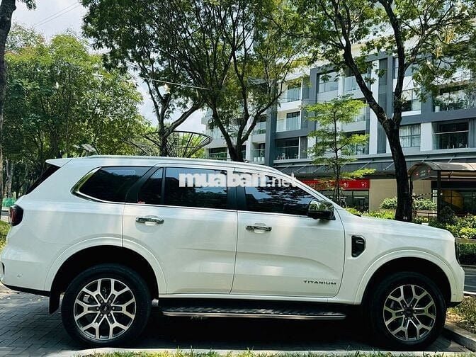 Ford Everest Titanium 2022 2 Cầu - Form Mới - Đẹp