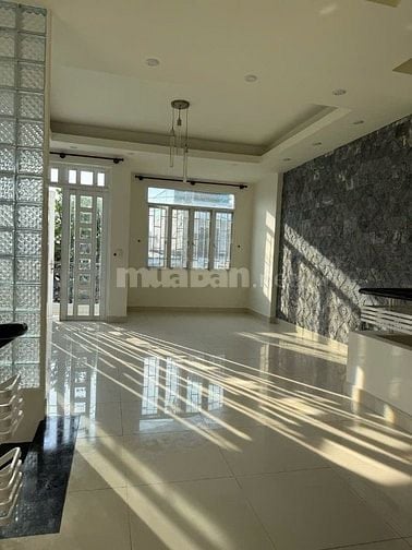 Cần bán nhà mặt tiền đường 6. Phường Linh xuân, Thành phố Thủ Đức.