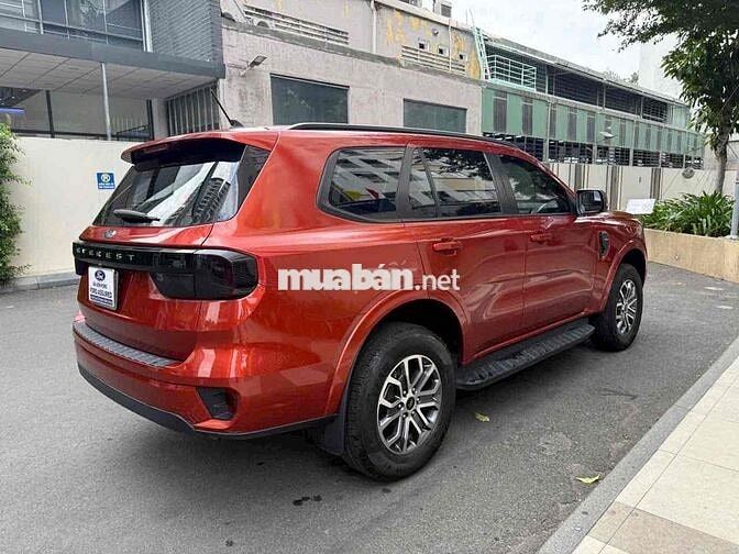 Ford Sài Gòn chào bán Everest Ambient 2022