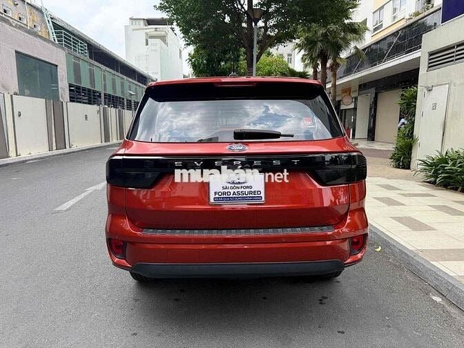 Ford Everest Ambiente 1 cầu đỏ cam 2022 - 64.000km