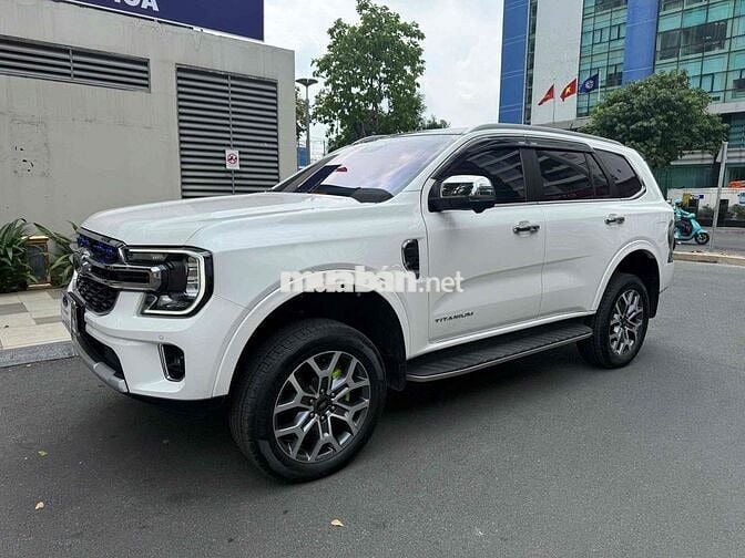 Ford Everest Titanium 1 cầu Trắng 2024 - 16.000 km