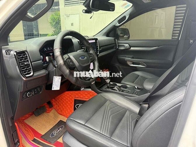 Ford Everest Titanium 1 cầu Trắng 2024 - 16.000 km