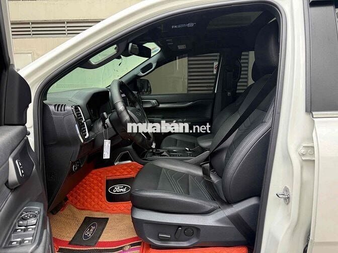 Ford Everest Titanium 1 cầu Trắng 2024 - 16.000 km
