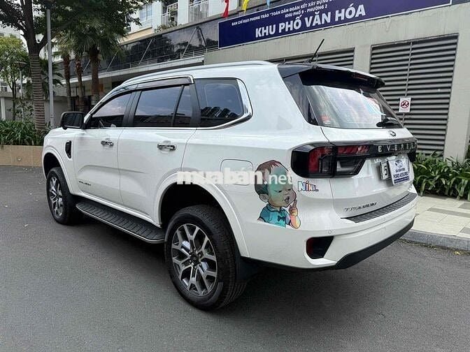 Ford Everest Titanium 1 cầu Trắng 2024 - 16.000 km