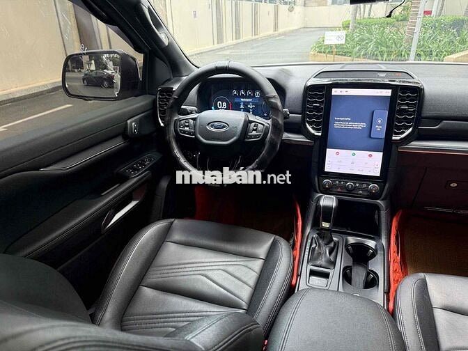 Ford Everest Titanium 1 cầu Trắng 2024 - 16.000 km