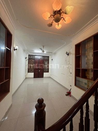 Nhà ngõ ôtô đường Đặng Văn Ngữ. Nhà 2 mặt ngõ thoáng trước sau.