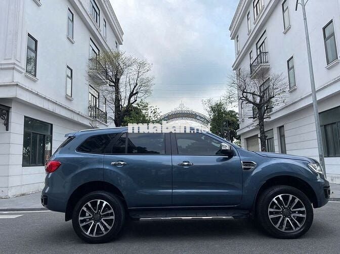 Ford Everest 2018 Titanium 3.2L 4x4 AT - 800000 km