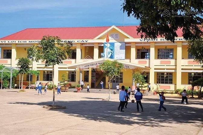 Bán Gấp 2 Lô 10x41=410m2 Sổ Riêng Sát Chợ, Dân Cư Đông Giá 290 Triệu