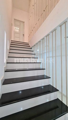 Bán nhà HXH Bùi Đình Tuý , 50m2 , 6,35tỷ bớt Lộc . LH 0866408299