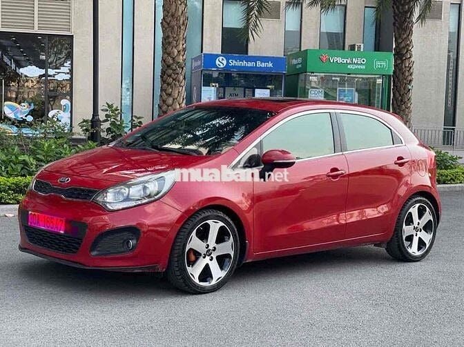 Kia Rio 2014 1.4 AT Hatchback - 100000 km
