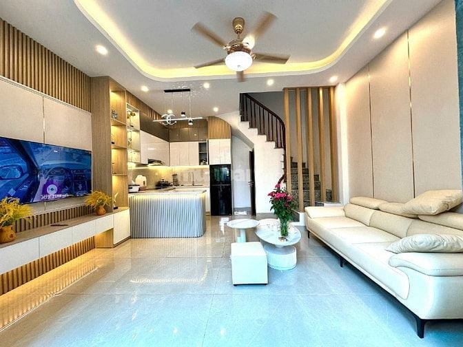 CC Bán Nhà 42m 5 Tầng Full Nội Thất Quận Hoàng Mai Chỉ Hơn 5 Đồng 
