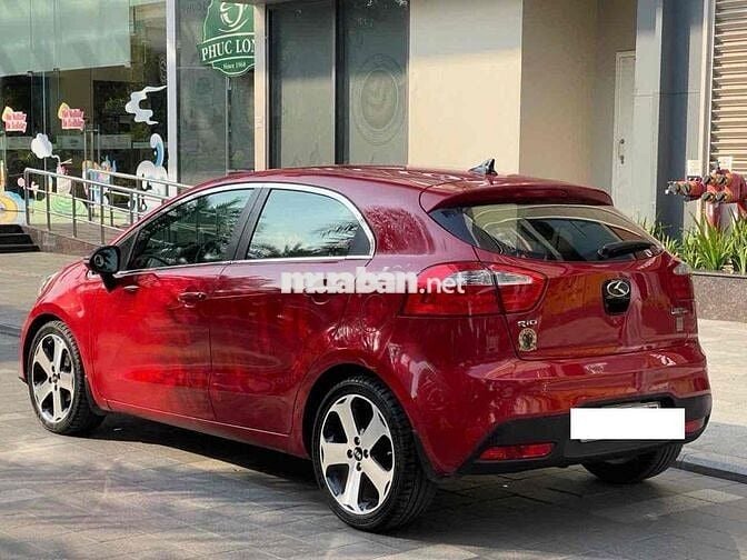 Kia Rio 2014 1.4 AT Hatchback - 100000 km