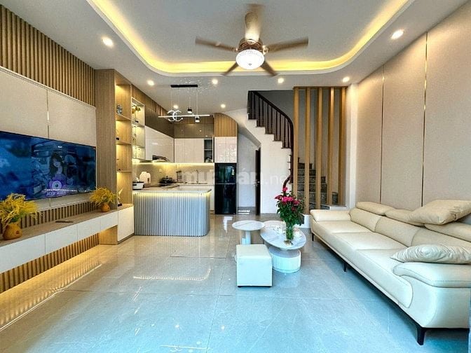 CC Bán Nhà 42m 5 Tầng Full Nội Thất Quận Hoàng Mai Chỉ Hơn 5 Đồng 