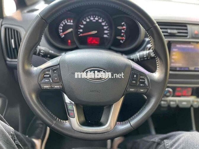 Kia Rio 2014 1.4 AT Hatchback - 100000 km