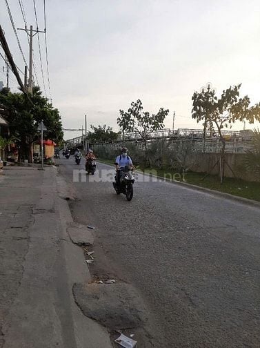 Bán nhà 4x20m trệt 2 lầu. MT Đường mễ cốc P15Q8