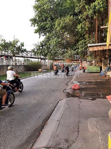 Bán nhà 4x20m trệt 2 lầu. MT Đường mễ cốc P15Q8