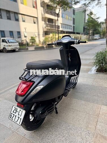 Vespa 2018 biển Hà Nội phố