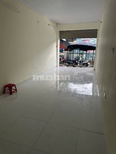 Cho thuê nhà 2 tầng mặt đường Nguyễn Xiển