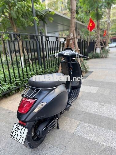 Vespa 2018 biển Hà Nội phố