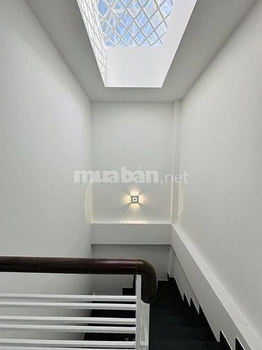 Bán nhà 4 tầng- ngang 6m gần coopmart Phan Xích Long