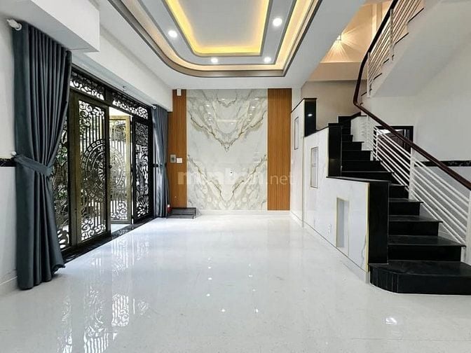 Bán nhà 4 tầng- ngang 6m gần coopmart Phan Xích Long