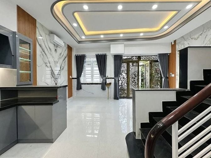 Bán nhà 4 tầng- ngang 6m gần coopmart Phan Xích Long