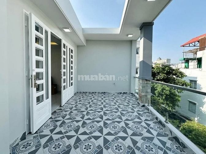 Bán nhà 4 tầng- ngang 6m gần coopmart Phan Xích Long