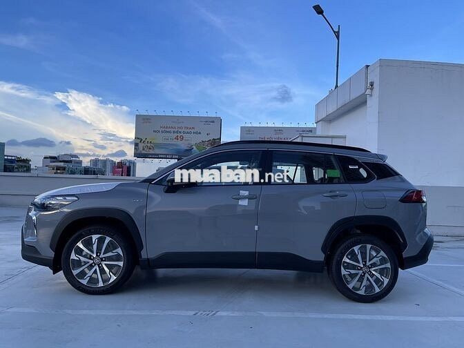 TOYOTA COROLLA CROSS HYBRID MÀU XÁM 2025 GIAO NGAY
