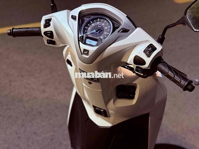 em muốn bán chiếc Honda Lead 4val 2022