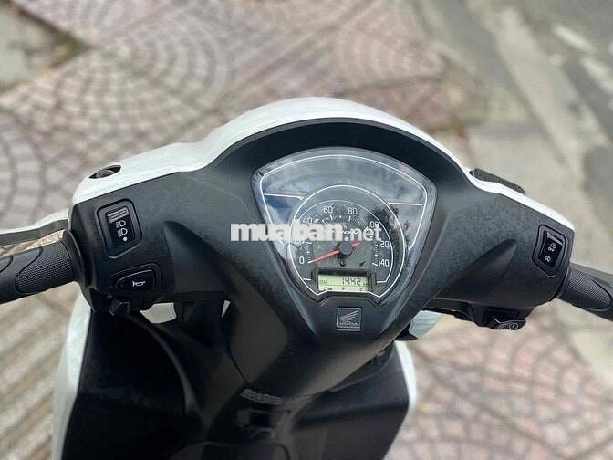 Em bán vision 2024 bản bánh nhỏ còn như mới
