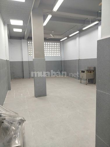cho thuê nhà mặt tiền 165m2 đúc 1 tầng