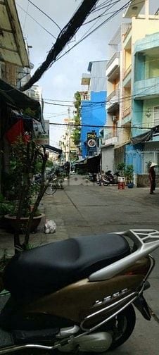 Cho thuê nhà MTNBộ 6m (xe hơi) N.T.Thuật, P.3, Q.3 giá 16tr