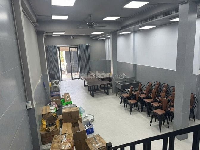 cho thuê nhà mặt tiền 165m2 đúc 1 tầng