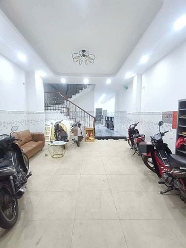 CHO THUÊ NHÀ 3 LẦU MẶT TIỀN ĐƯỜNG D2. P TĂNG NHƠN PHÚ A QUẬN 9 