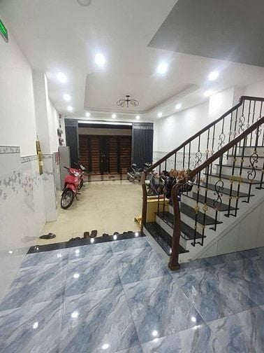 CHO THUÊ NHÀ 3 LẦU MẶT TIỀN ĐƯỜNG D2. P TĂNG NHƠN PHÚ A QUẬN 9 