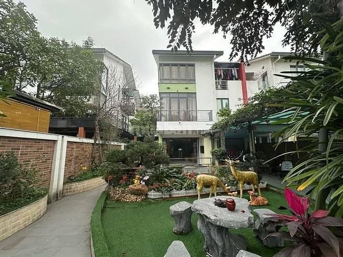 Bán Căn Biệt Thự Song Lập Đẳng Cấp 318m, 3 tầng, mt 11m, giá 98.6 tỷ.