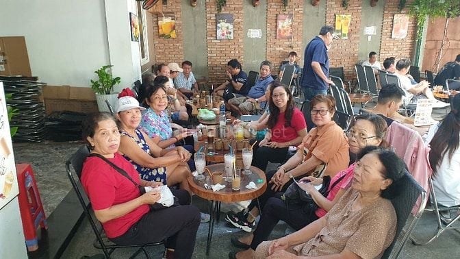 Tuyển nv, sinh viên  phục vụ quán cà phê