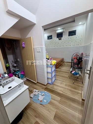 Bán Căn Hộ Nguyễn Biểu, Quận 5 - 3PN, Sân Thượng - Sổ Hồng Riêng