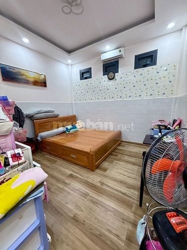 Bán Căn Hộ Nguyễn Biểu, Quận 5 - 3PN, Sân Thượng - Sổ Hồng Riêng