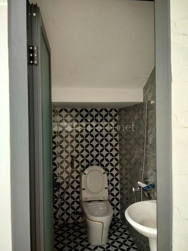Nhà mặt tiền 4,5 x 13 đúc 1 lững 2 lầu sân thượng thống nhất phường 15