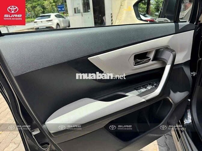 Veloz Cross 2023 - lướt 10.000 km. Vay 75% 6 năm